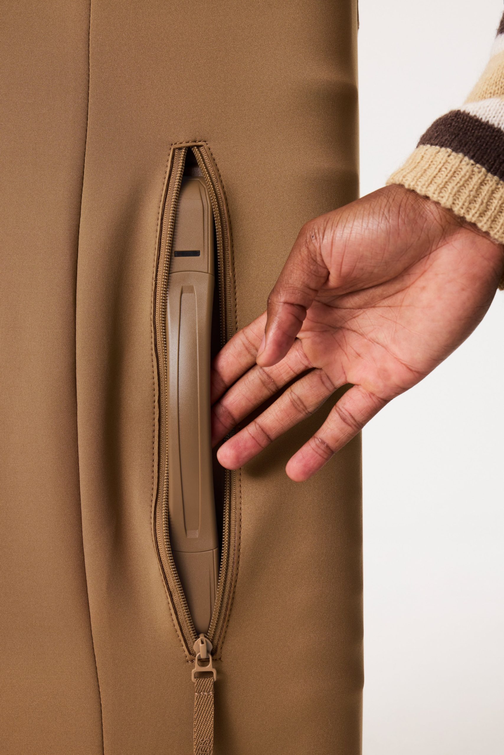 The Medium Check-In Luggage Cover in Camel - Image 4