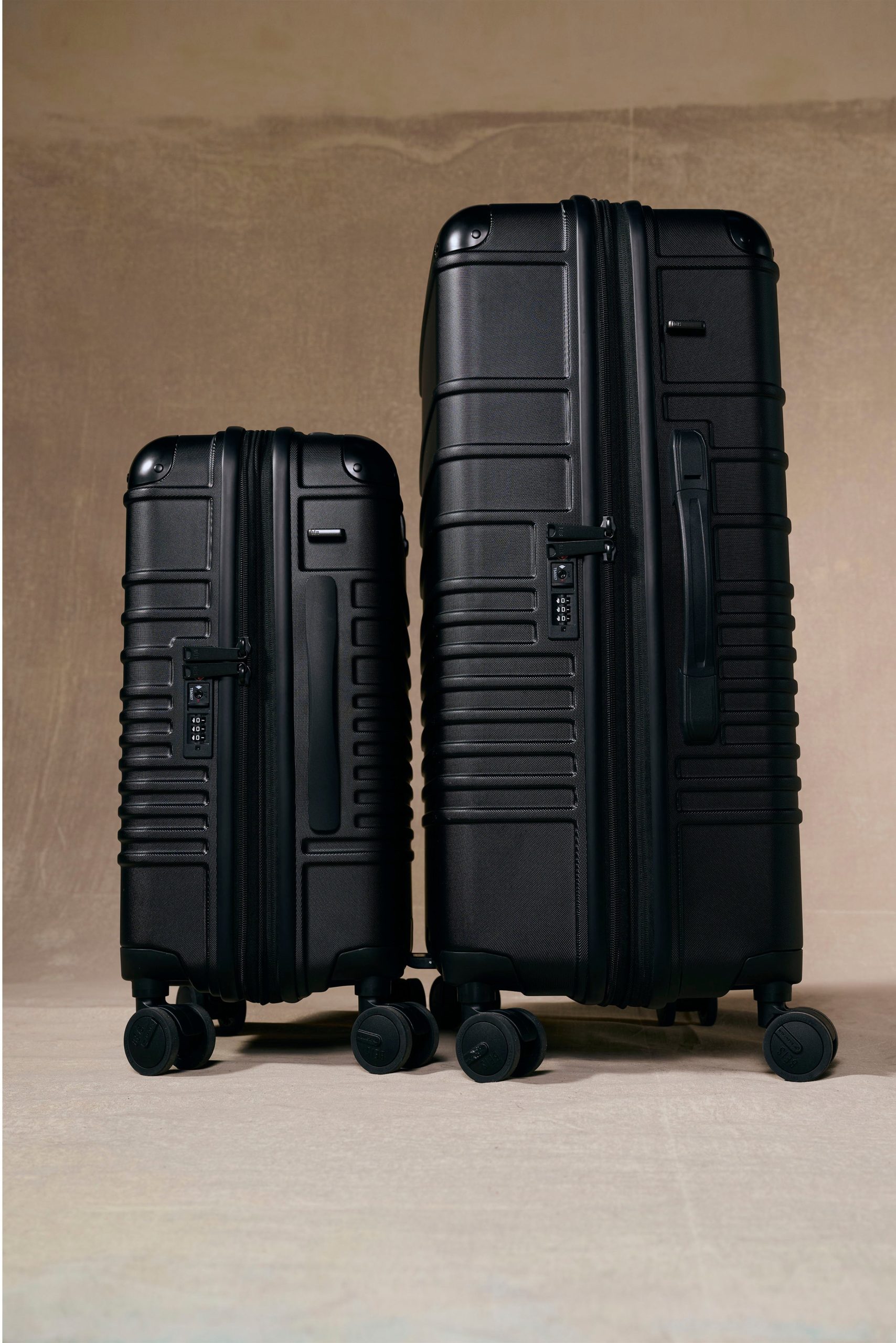 The Hybrid Carry-On Roller in Black - Image 3