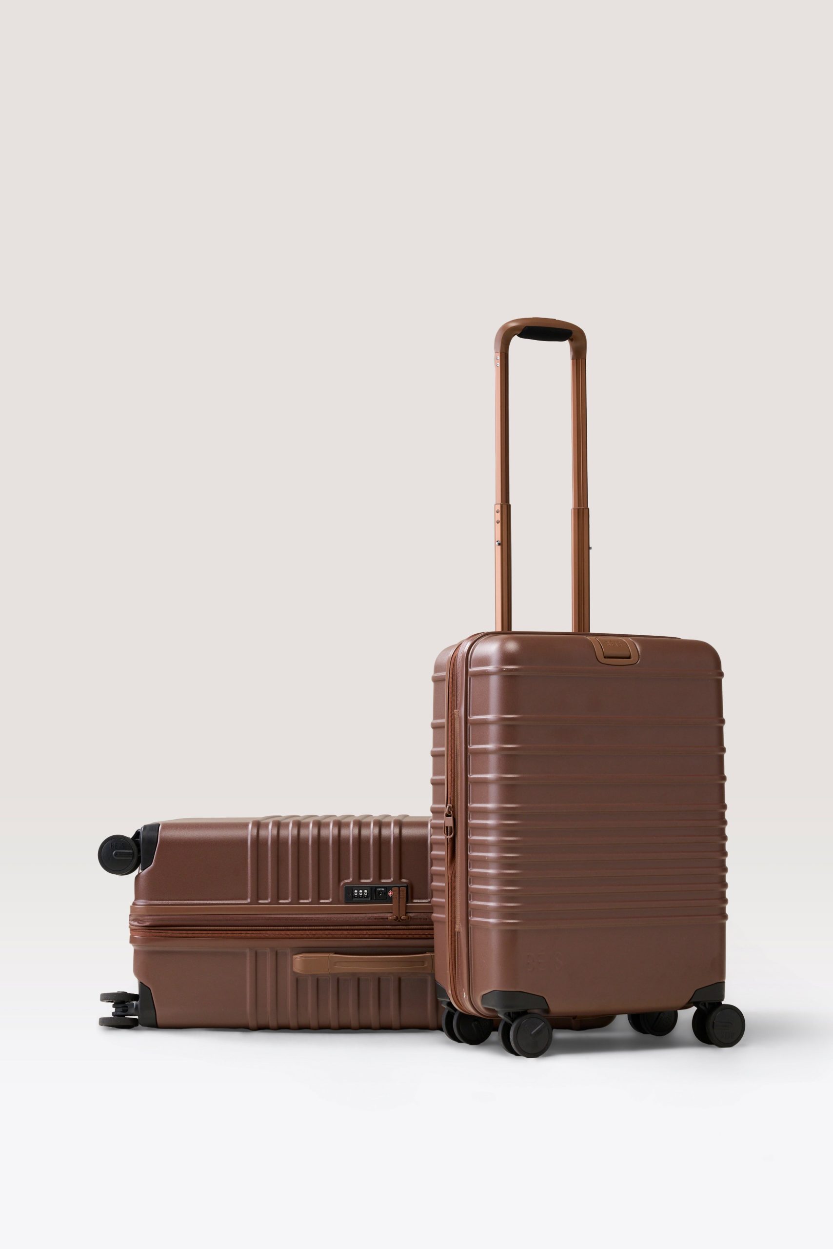 The Medium Luggage Starter Set - Image 2